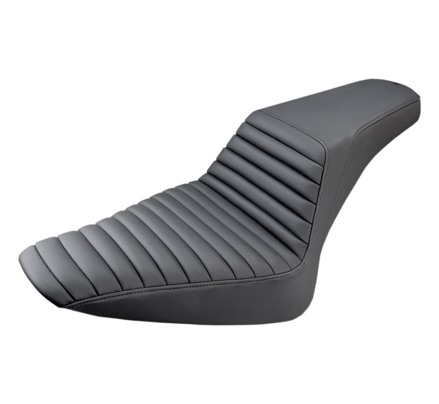 Asiento Step-Up Tuck And Roll Se adapta a:> Softail 12-17 FLS 11-13 FXS Slim / Blackline