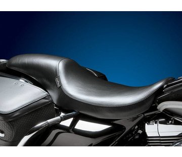 Le Pera seat Silhouette Smooth Fits: > 06-07 FLHX Street Glide