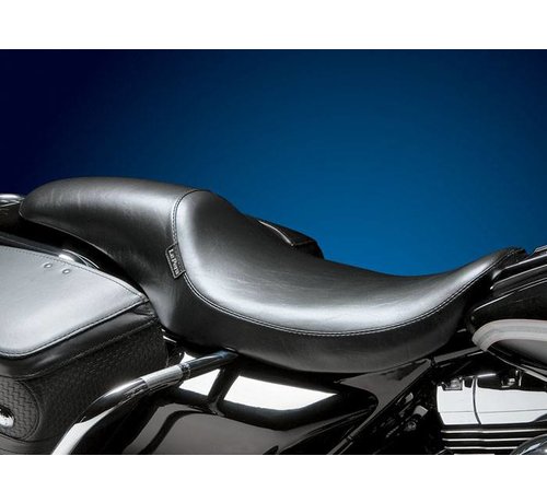 Le Pera seat Silhouette Smooth Fits: > 06-07 FLHX Street Glide