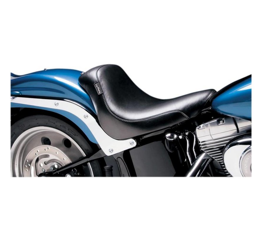 Silhouette Deluxe solo seat Smooth - Fits: > 06-17 Softail with 200 rear tire