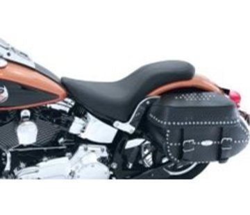 Mustang zadel DAGTRIPPER Softail 2007-2015 STANDAARD ACHTERBAND