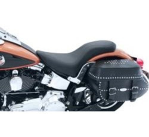 Mustang zadel DAGTRIPPER Softail 2007-2015 STANDAARD ACHTERBAND