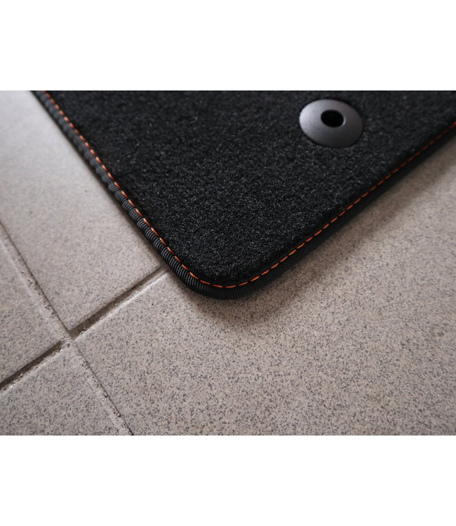 Mazda MX-5 ND 30 Jahre Fußmattensatz schwarz/racing orange  original