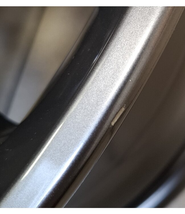 Mazda 3 BP Leichtmetallfelge 18" grau Design 168 A mit Lackabsprengung