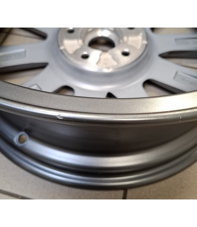 Mazda 3 BP Leichtmetallfelge 18" grau Design 168 A mit Lackabsprengung