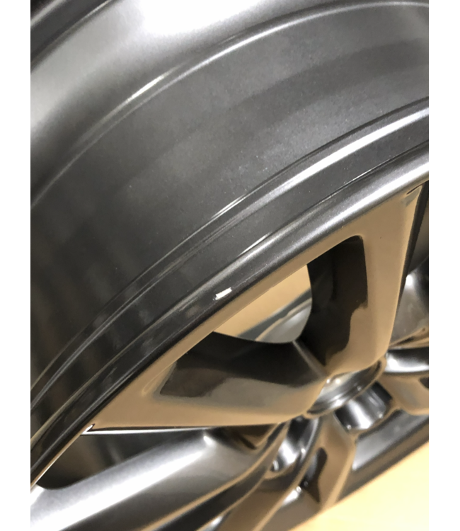 Mazda 3 BP Leichtmetallfelge 18" grau Design 168 A mit Lackabplatzer