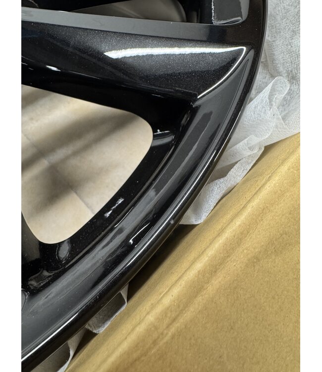 Mazda Mazda 3 BP Leichtmetallfelge 18" 168, schwarz metallic Demo mit Lackabplatzer