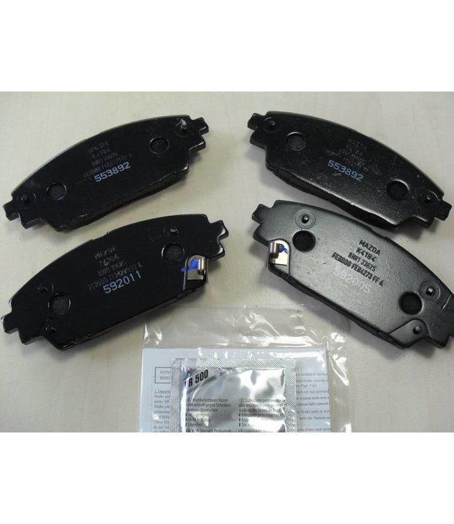 Mazda3 BM Bremsbeläge  vorne/hinten original