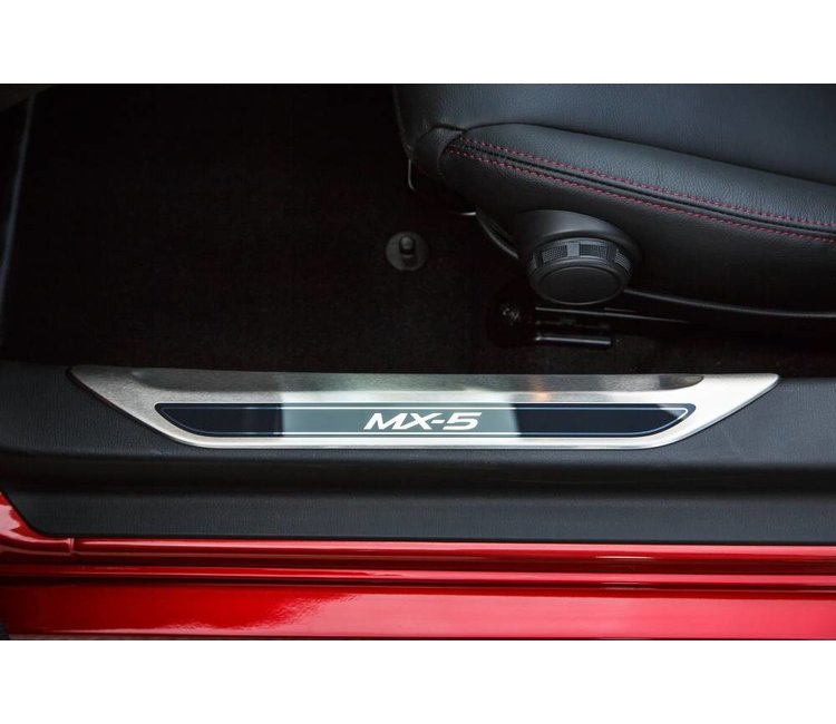 Mazda MX-5 Einstiegsblenden Leisten Edelstahl original 2-teilig - Autohaus  Prange Online Shop