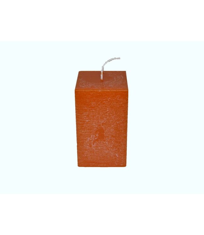 Oranje vierkante kaars met rustique uitstraling en kaars met lange levensduur