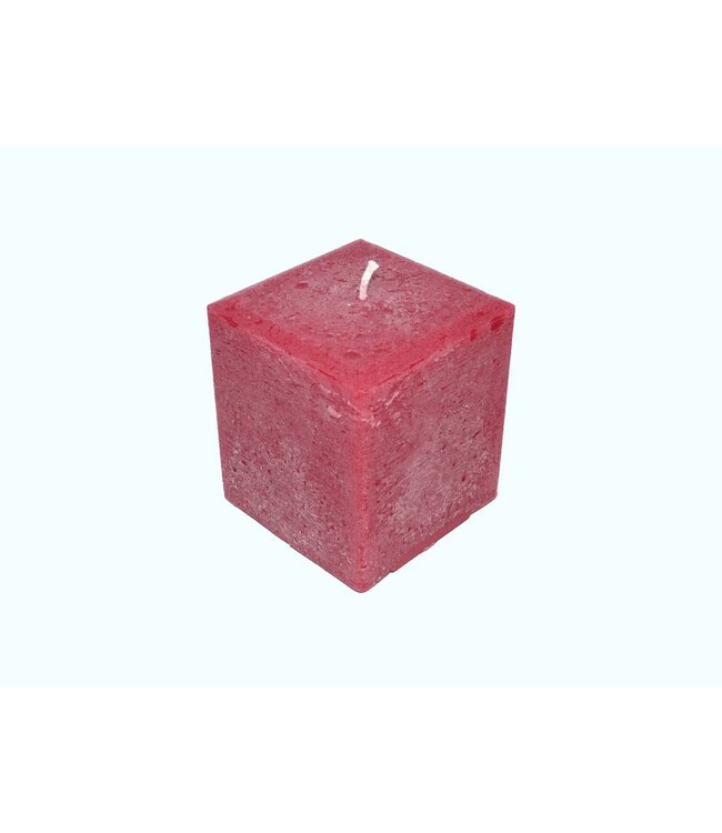 Grote vierkante kaars met veel branduren