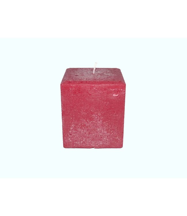 Grote vierkante kaars met veel branduren