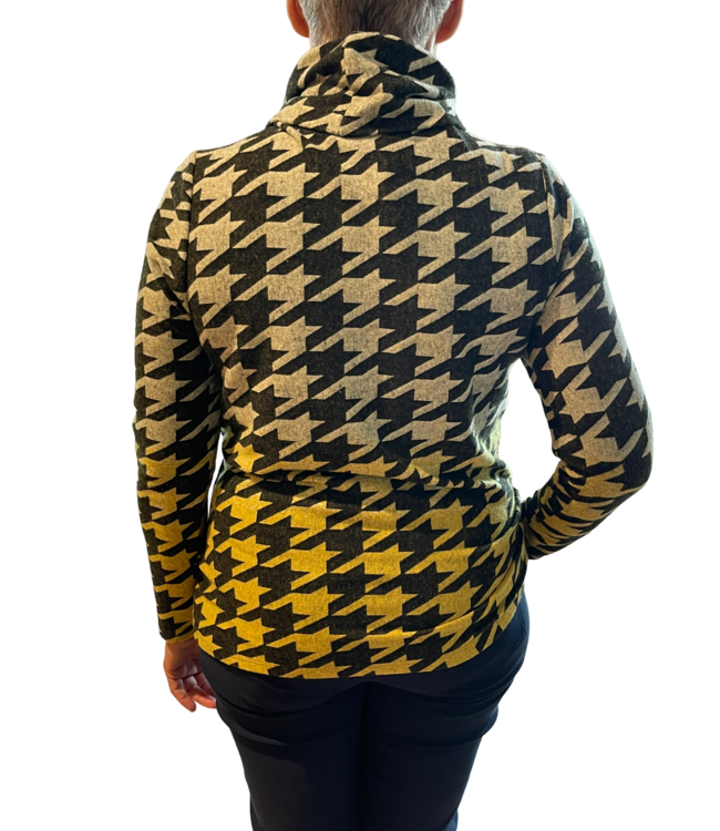 trui met col pied de poule geel