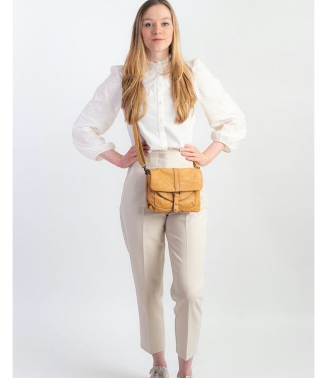 leren kleptas met metalen sluiting geel