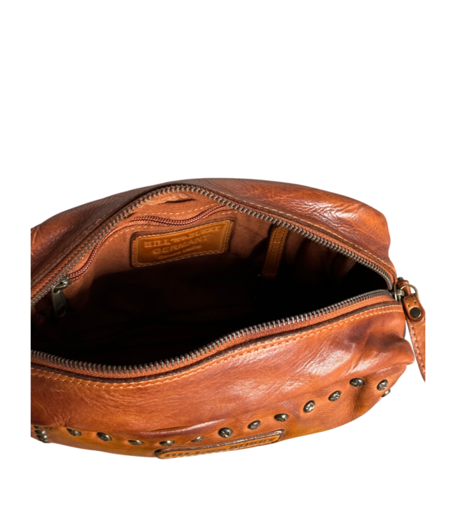 compacte schoudertas met studs cognac