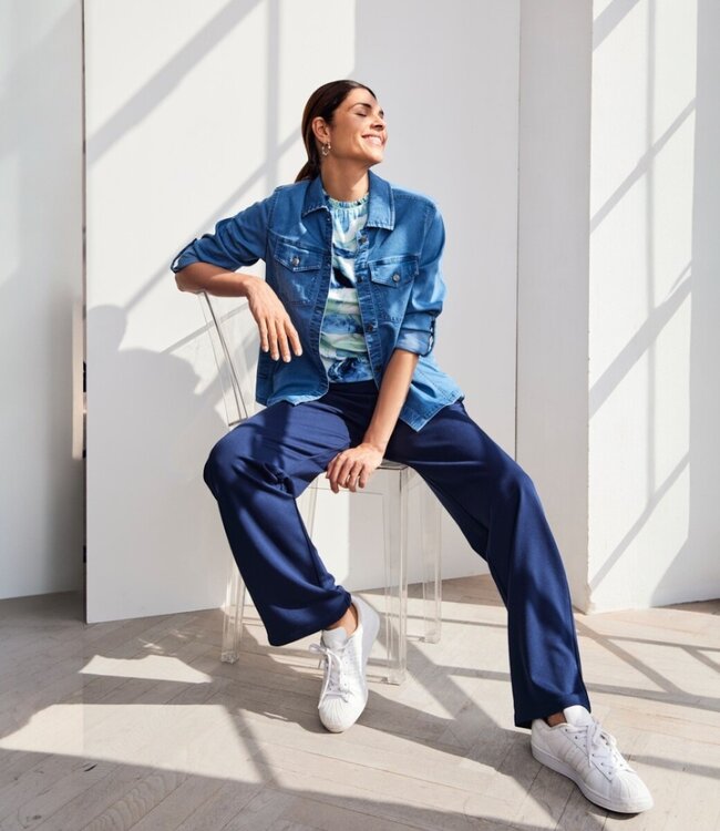 dames blouson shirt marmer print met ruches blauw