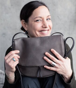 Harold's Lederwaren Chaza "slingbag" schoudertas medium zwart