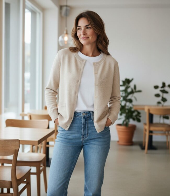 dames vest gebreid met knopen en zakjes beige Brandtex