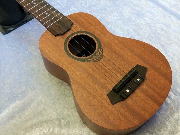 Lâg Guitars LAG TKU 10S Tiki Soprano Ukulele w/bag