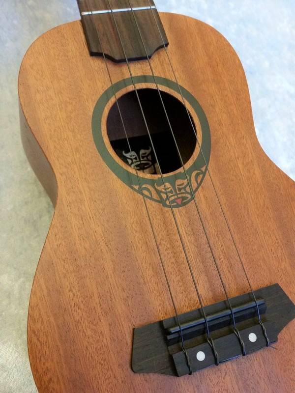 Lâg Guitars LAG TKU 10S Tiki Soprano Ukulele w/bag