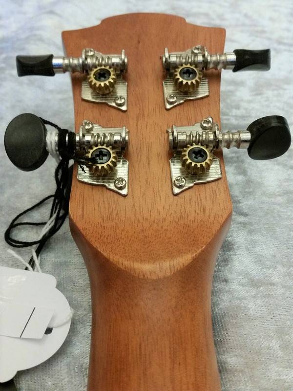 LAG LAG TKU 8C Tiki Concerto Ukulele w/bag