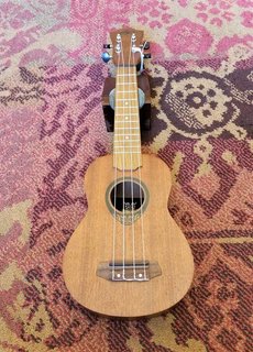 Lâg Guitars LAG TKU 8S Soprano Ukulele