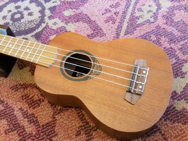 Lâg Guitars LAG TKU 8S Soprano Ukulele