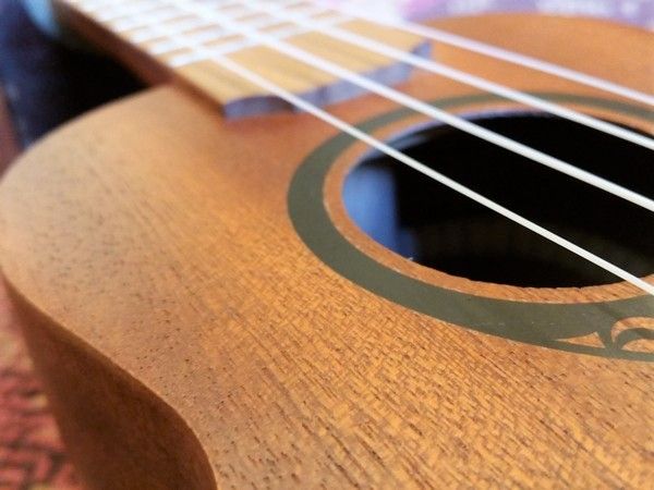 Lâg Guitars LAG TKU 8S Soprano Ukulele