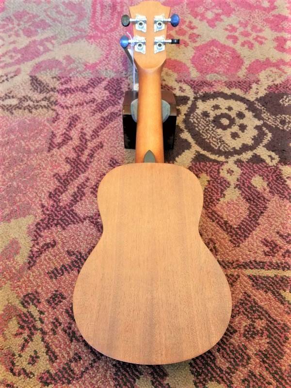 Lâg Guitars LAG TKU 8S Soprano Ukulele
