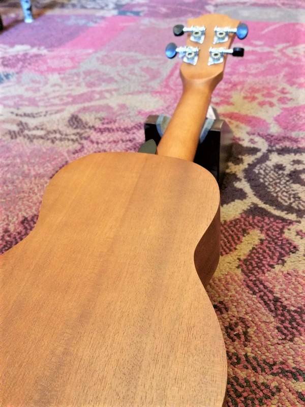 Lâg Guitars LAG TKU 8S Soprano Ukulele