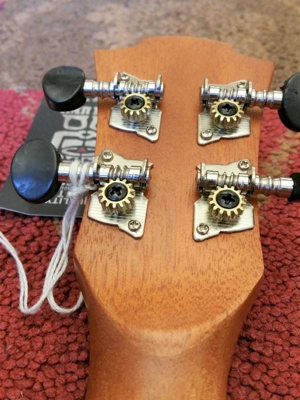 Lâg Guitars LAG TKU 8S Soprano Ukulele