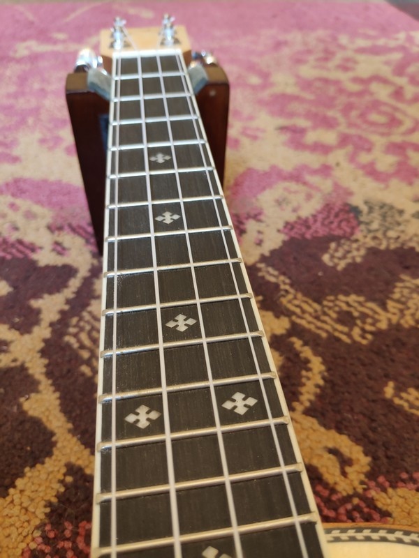 Kauai Kauai Concert Ukulele Flamed Maple w/Pickup