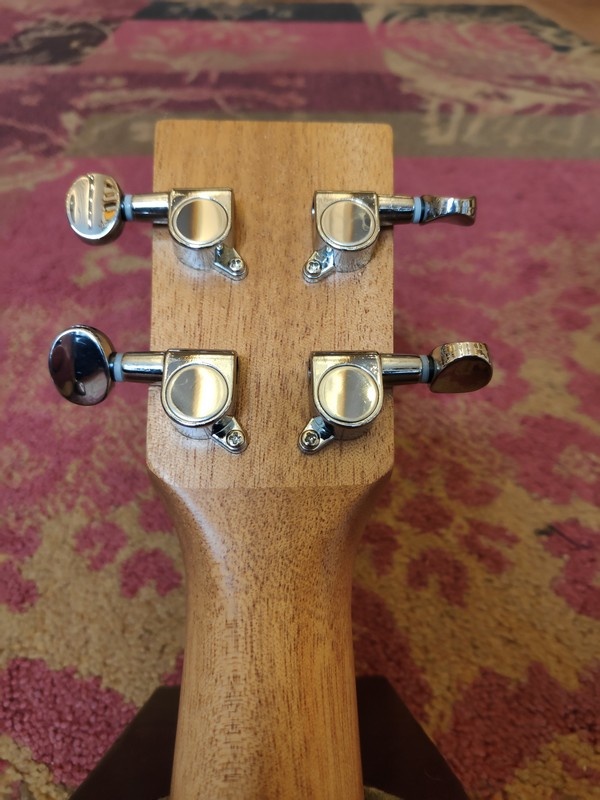 Kauai Kauai Concert Ukulele Flamed Maple w/Pickup
