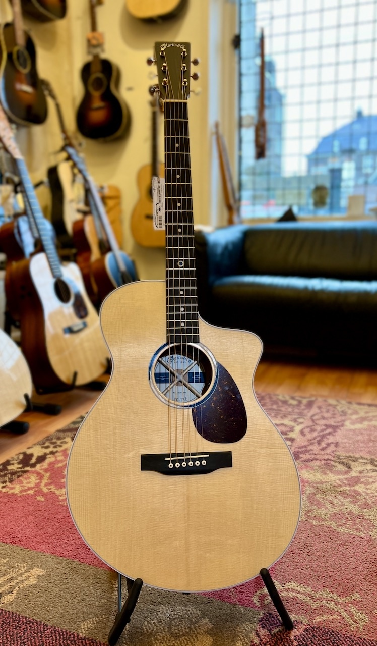 C. F. Martin & Co. Martin SC-13E Road Series