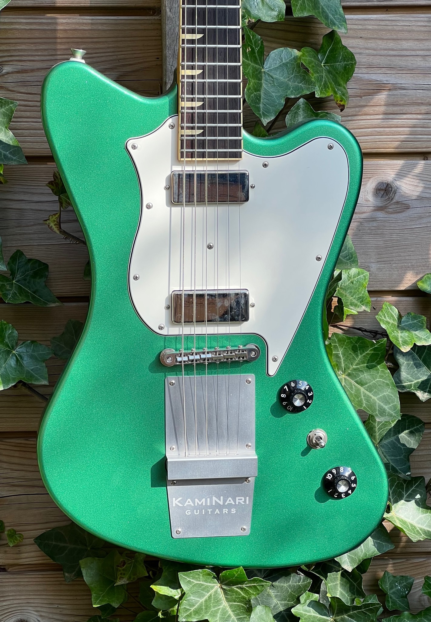 Kaminari Kaminari History Cygnet KH-CYGNET Apple Green Metallic, DiMarzio Pups, Incl. Gigbag