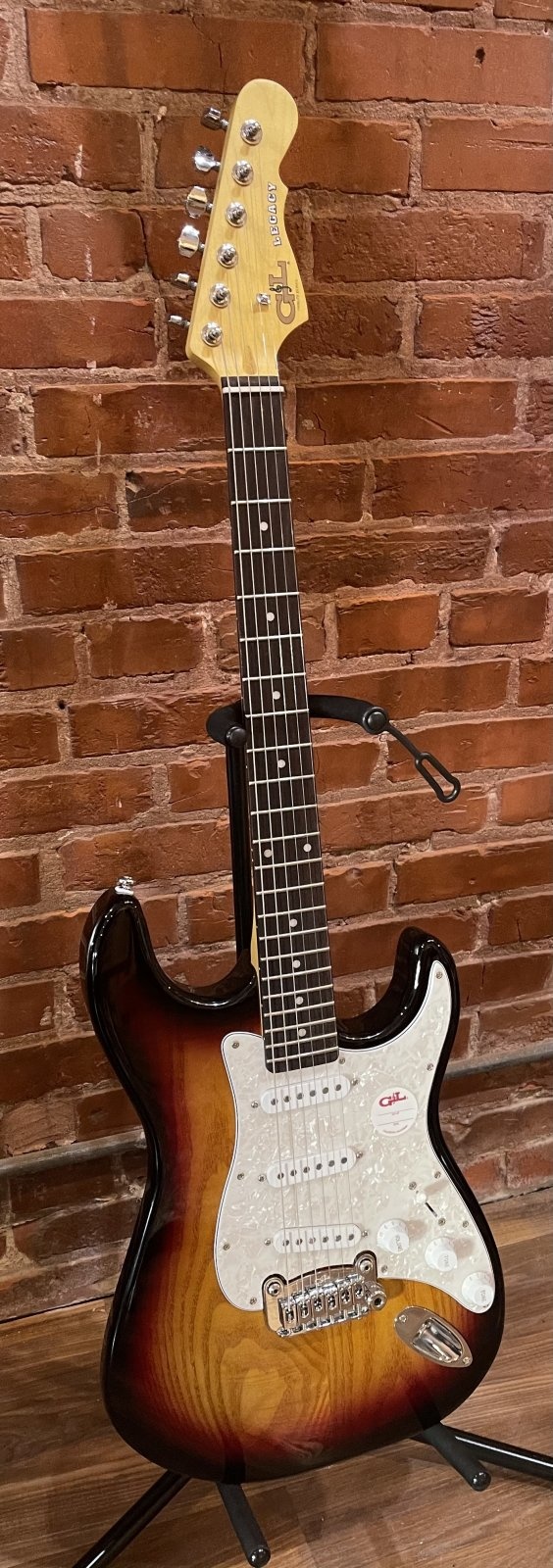 G&L G&L Tribute Legacy (Strat) 3-Tone Sunburst