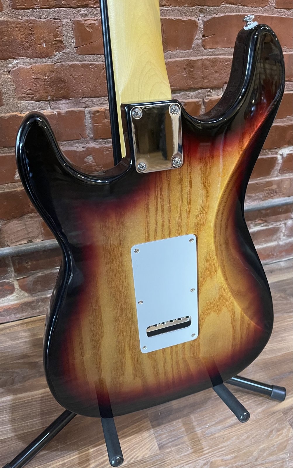 G&L G&L Tribute Legacy (Strat) 3-Tone Sunburst