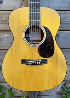 C. F. Martin & Co. Martin 000Jr-10 Shawn Mendes