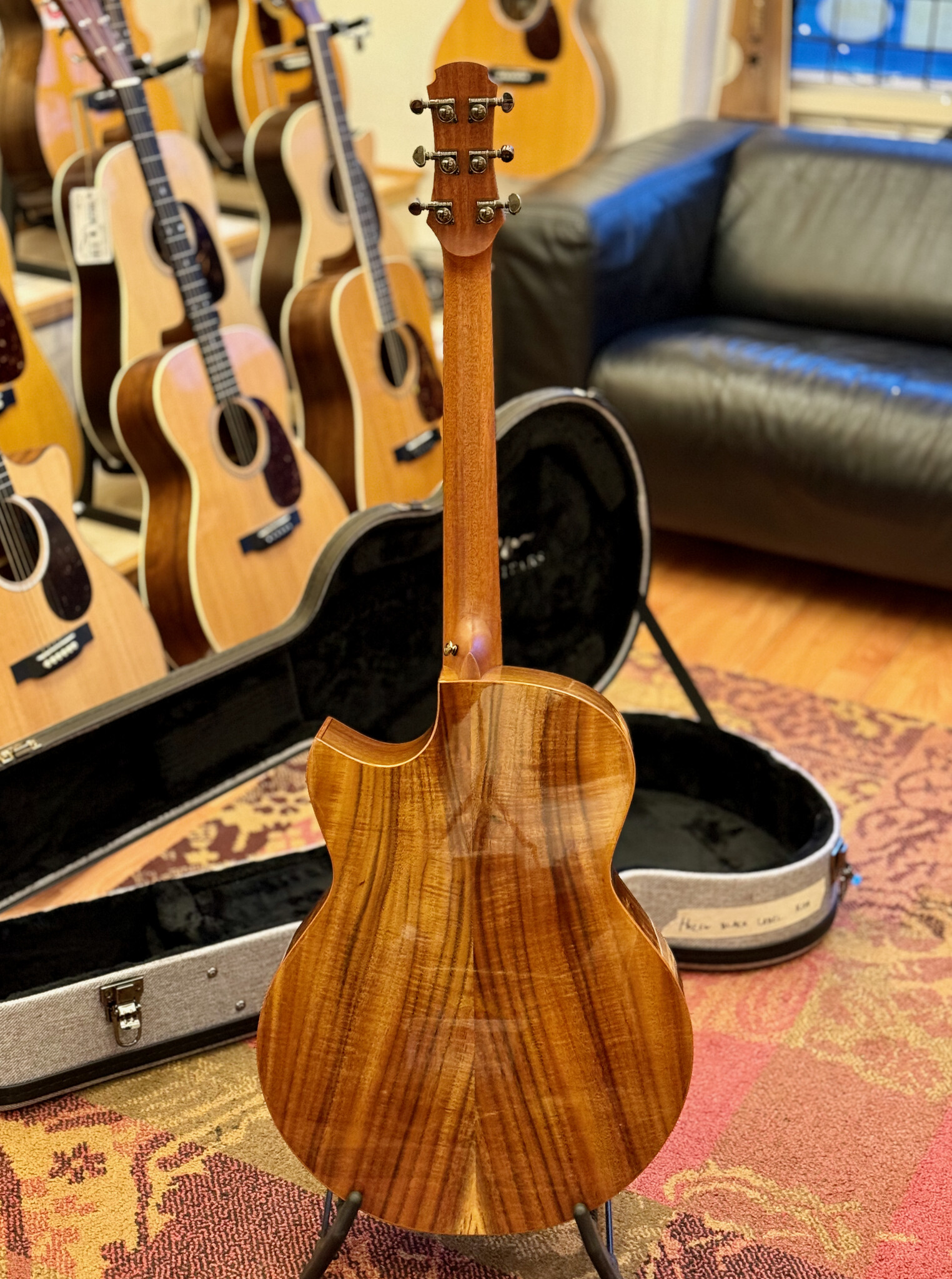 Hozen Guitars (AFGEPRIJSD) Hozen Guitars Black Label SJ Full Koa