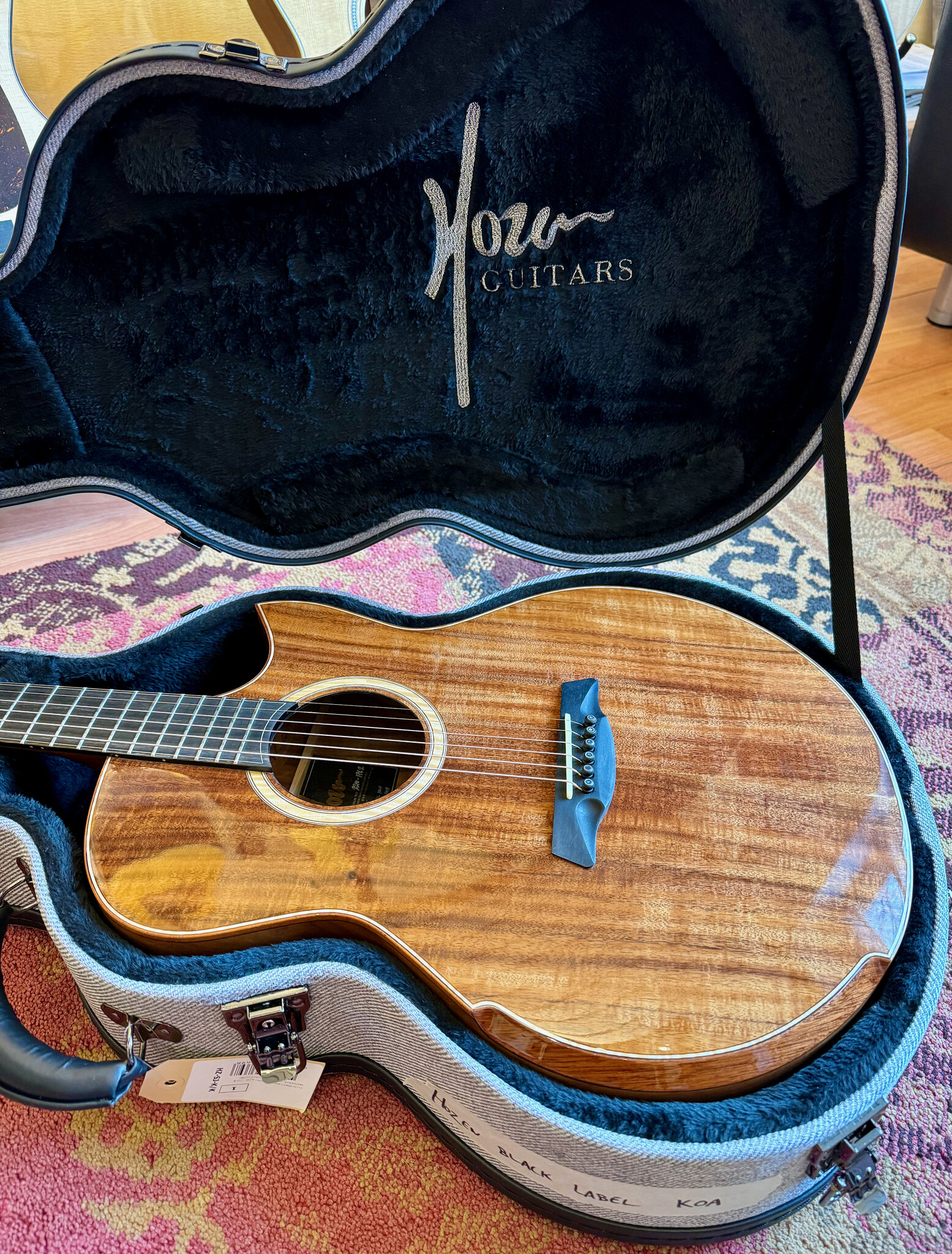 Hozen Guitars (AFGEPRIJSD) Hozen Guitars Black Label SJ Full Koa