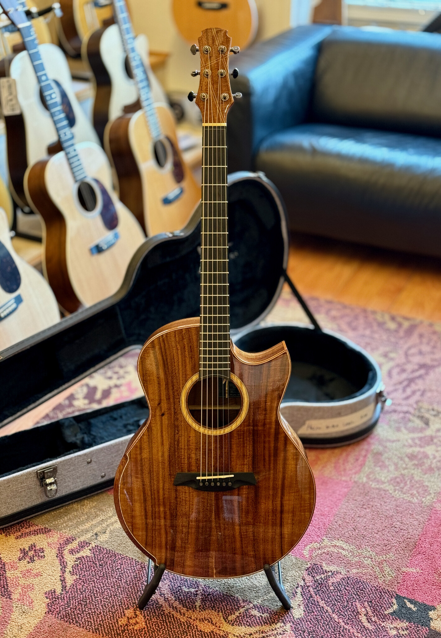 Hozen Guitars (AFGEPRIJSD) Hozen Guitars Black Label SJ Full Koa
