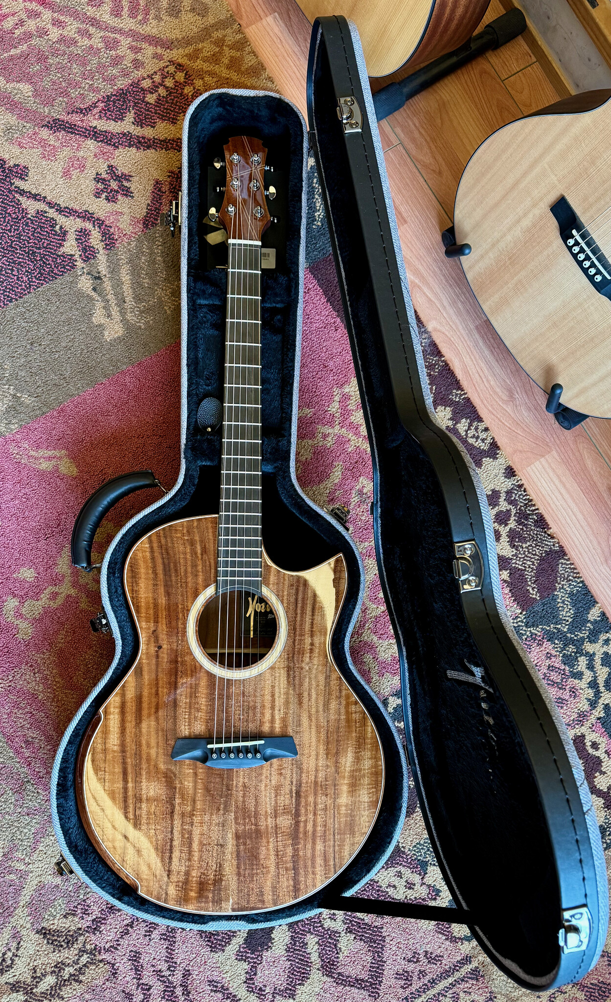 Hozen Guitars (AFGEPRIJSD) Hozen Guitars Black Label SJ Full Koa