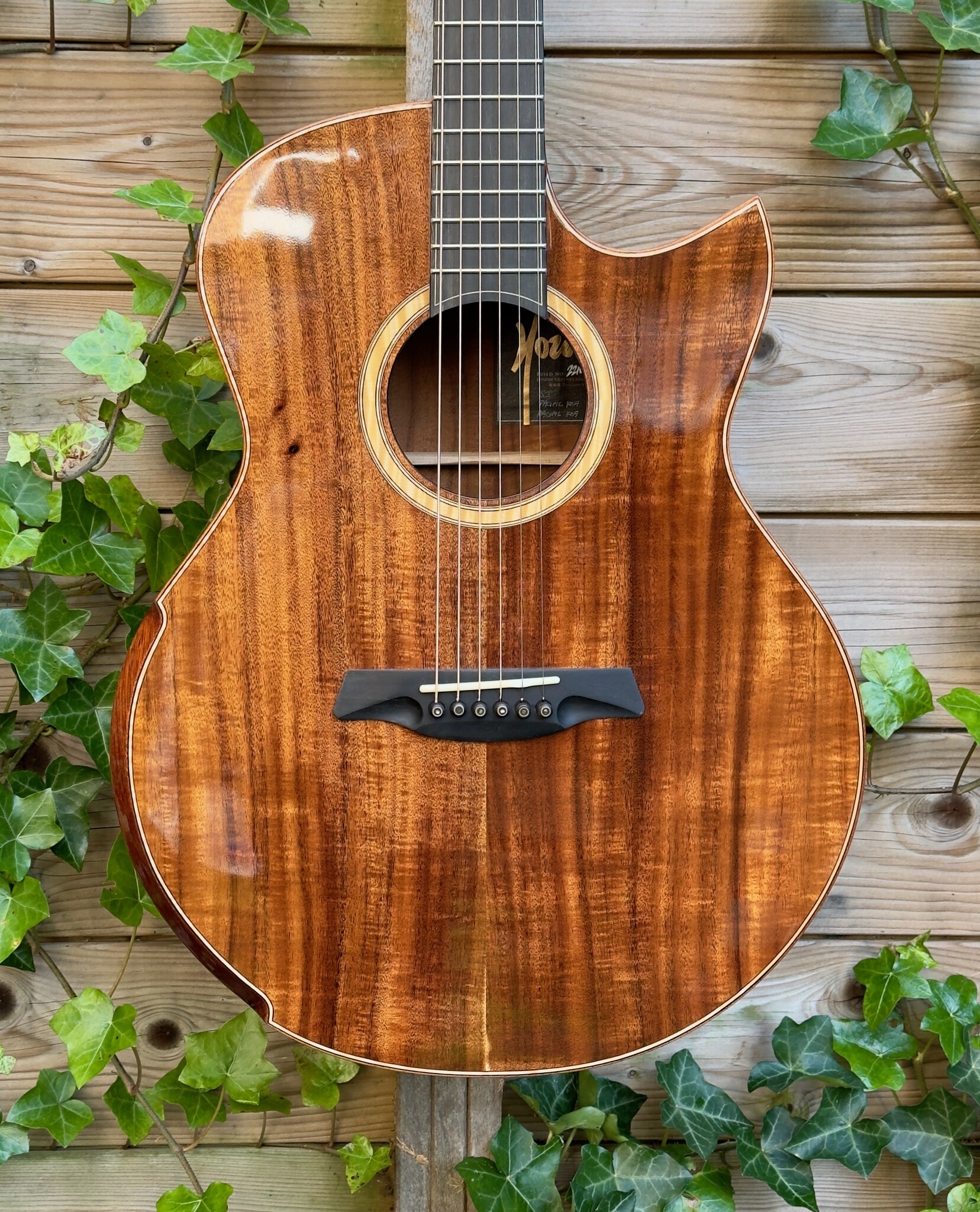 Hozen Guitars (AFGEPRIJSD) Hozen Guitars Black Label SJ Full Koa
