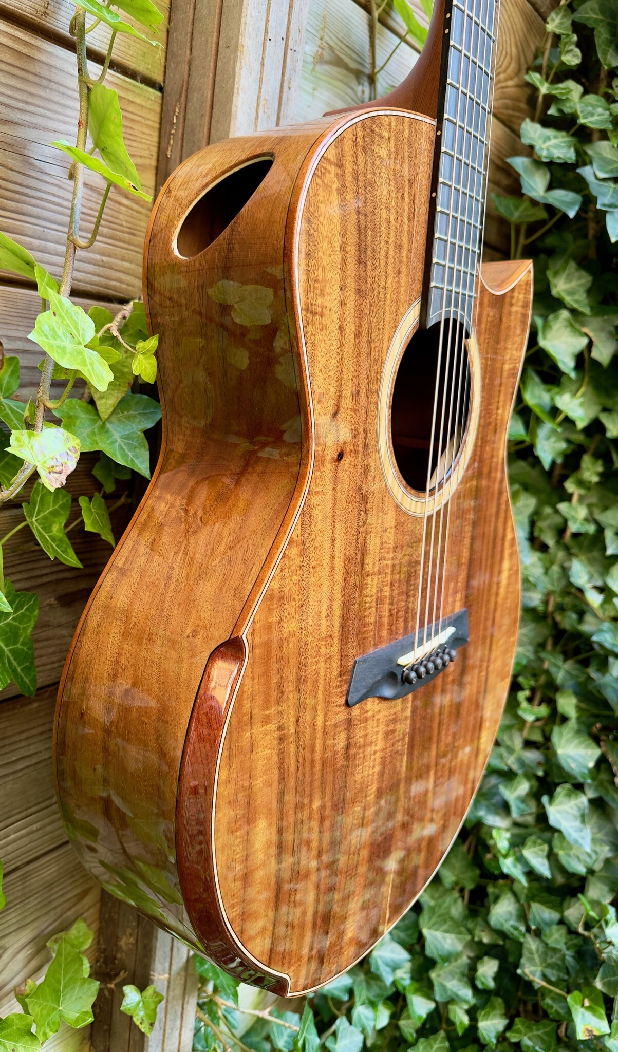 Hozen Guitars (AFGEPRIJSD) Hozen Guitars Black Label SJ Full Koa