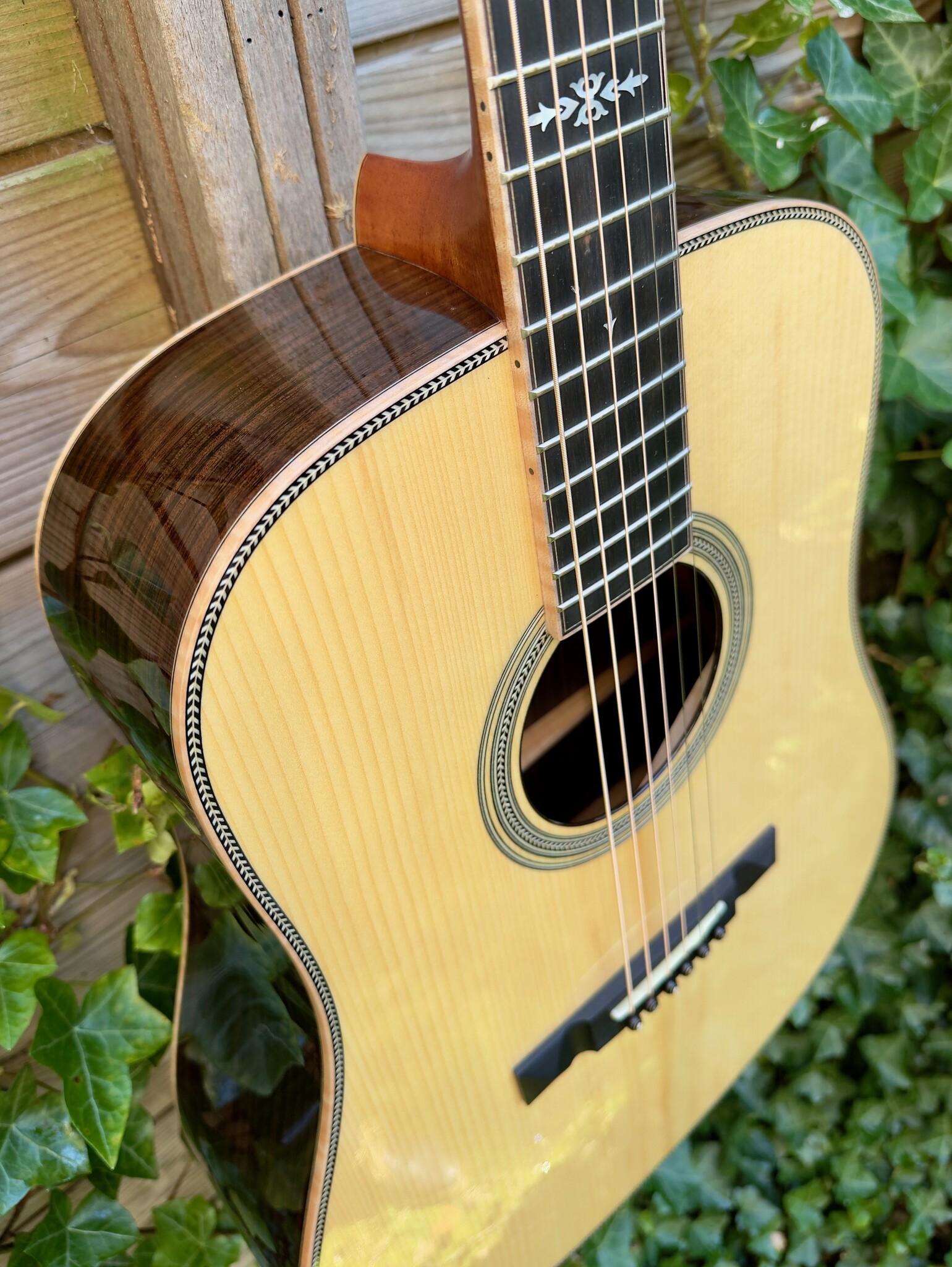 Hozen Guitars (AFGEPRIJSD) Hozen Guitars Red Label GE "Golden Era" Dreadnought