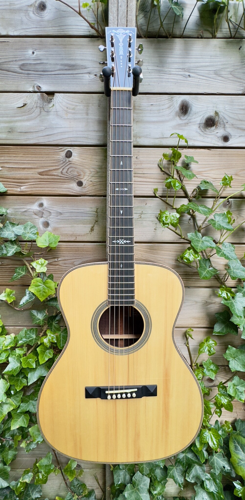 Hozen Guitars (SALE) Hozen Guitars Red Label GE "Golden Era" OM