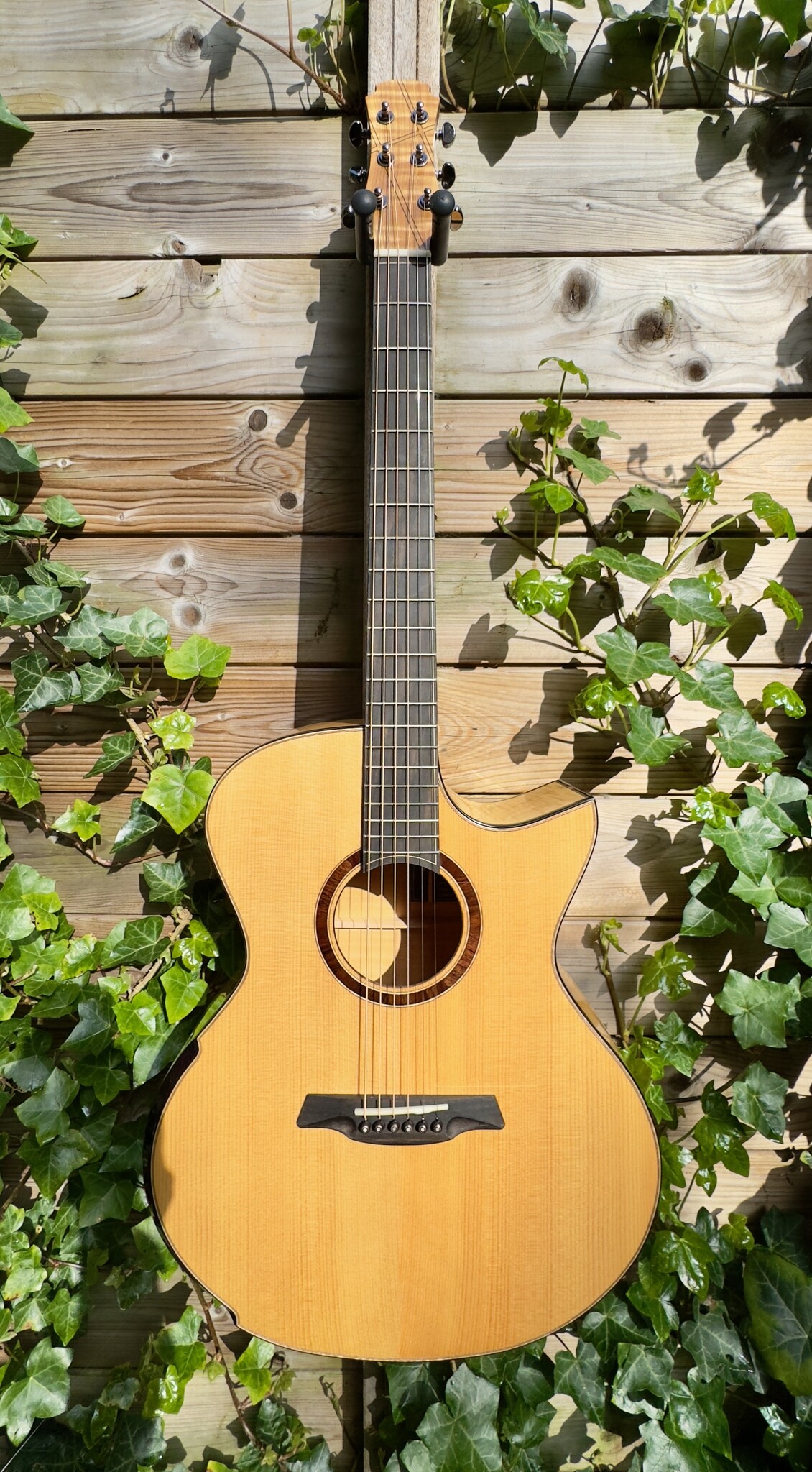 Hozen Guitars (AFGEPRIJSD) Hozen Guitars Black Label MJ Flamed Maple