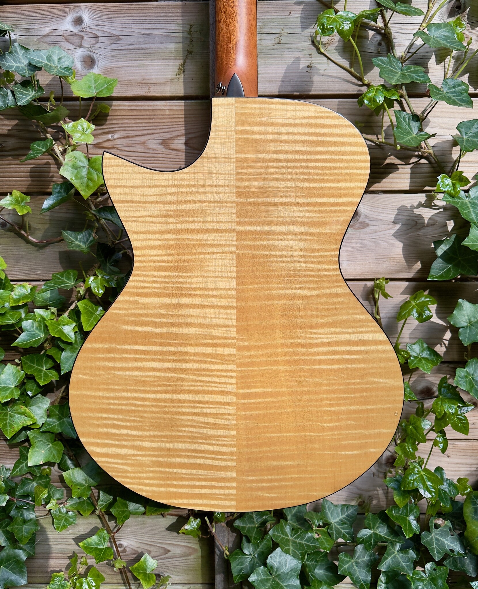 Hozen Guitars (SALE) Hozen Guitars Black Label MJ Flamed Maple