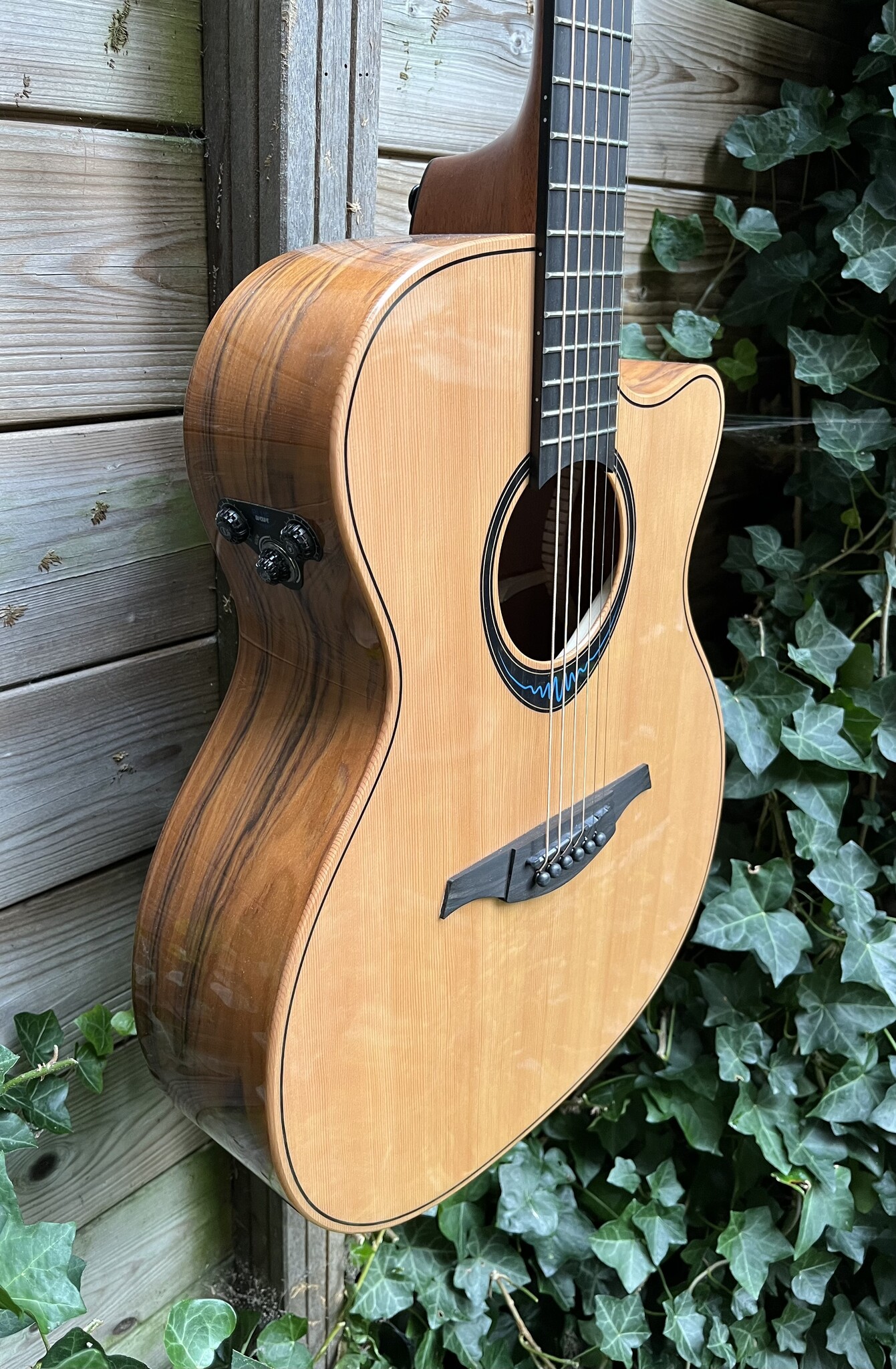 Lâg Guitars LAG BlueWave TBW2ACE Grand Auditorium
