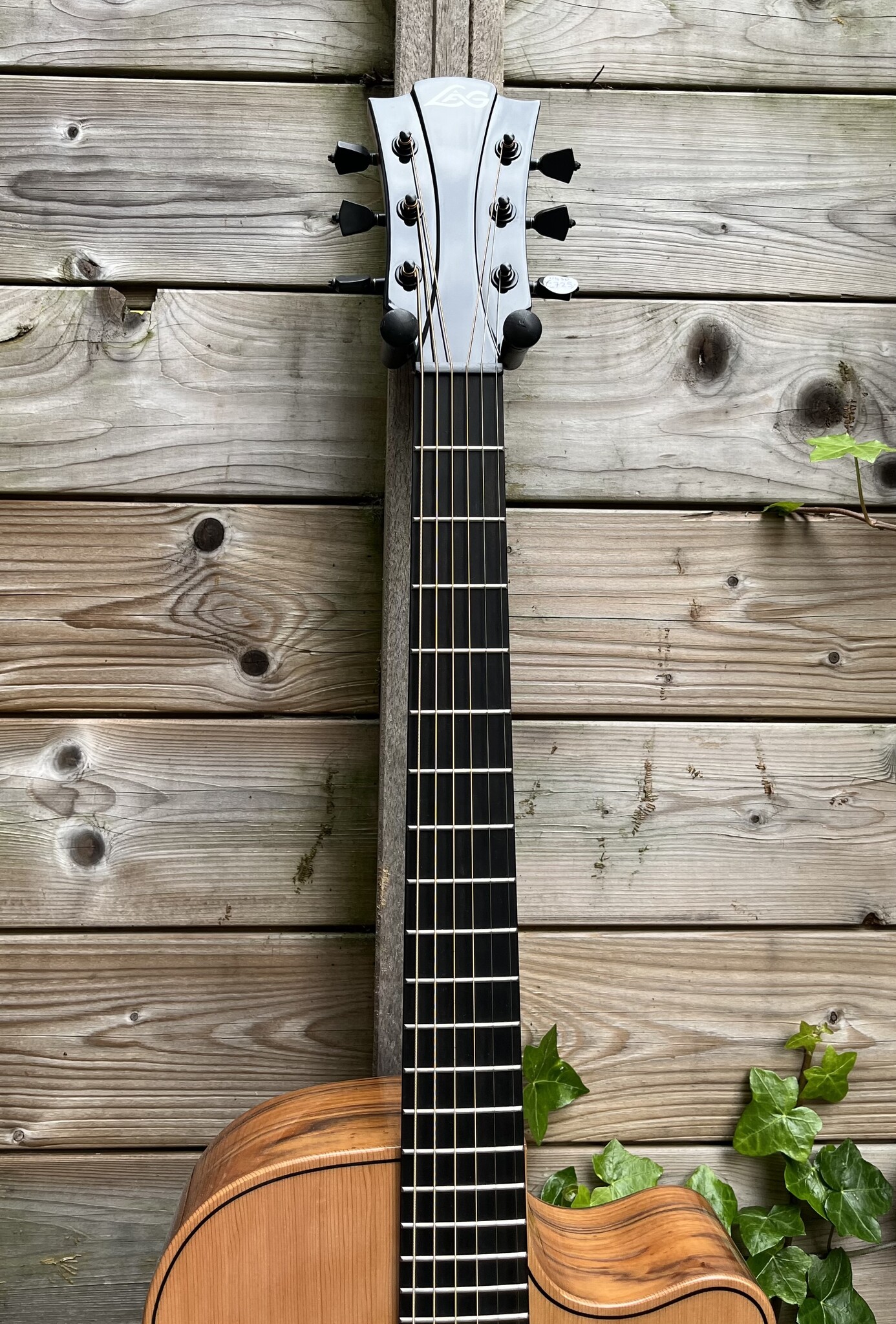 Lâg Guitars LAG BlueWave TBW2ACE Grand Auditorium